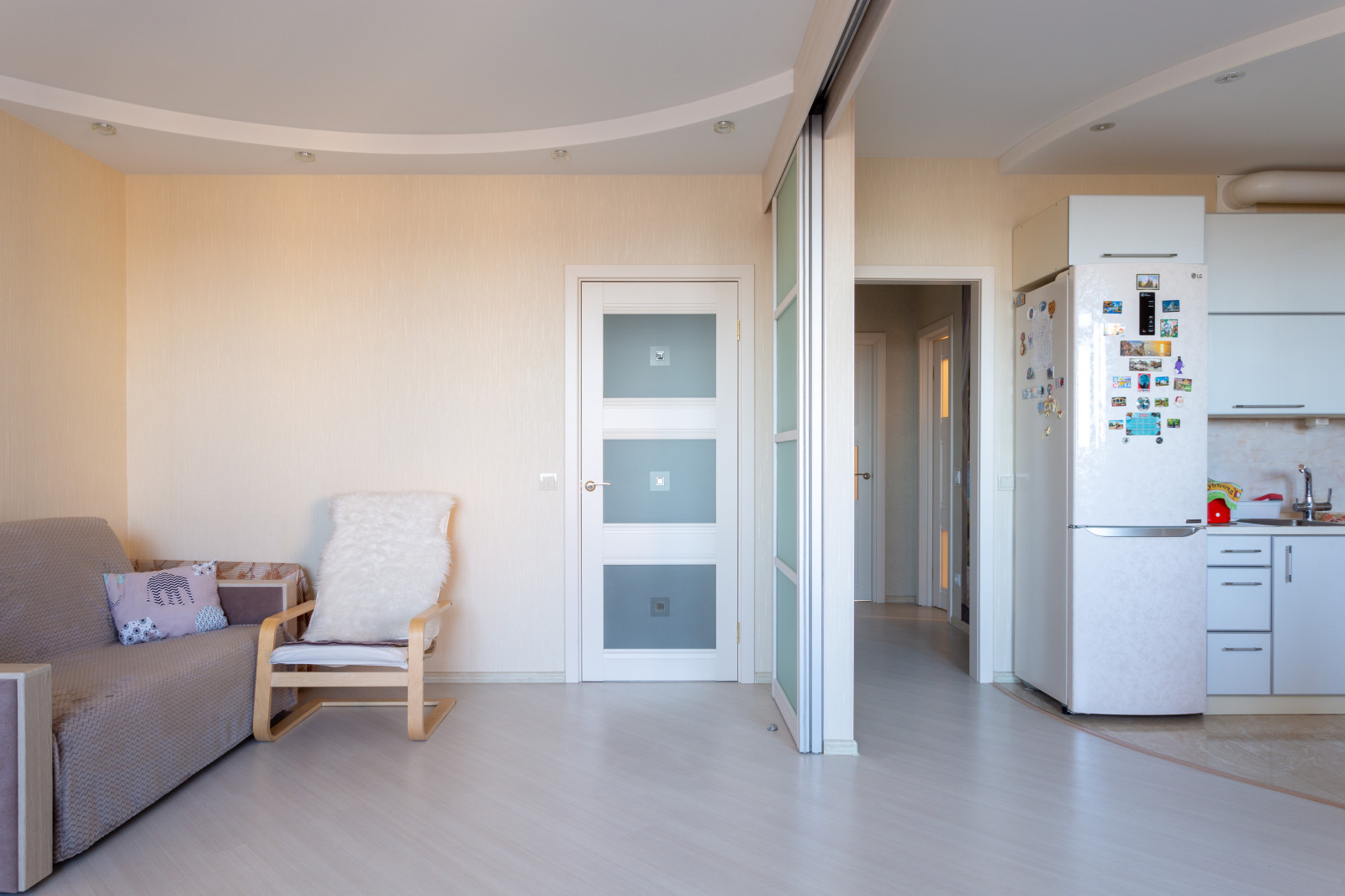 Разделение кухни с гостиной