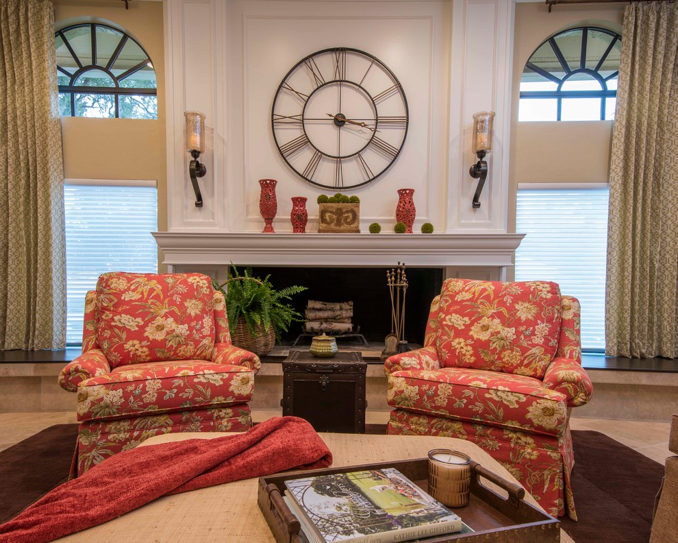 Inspiration for a traditional living room in Orlando.