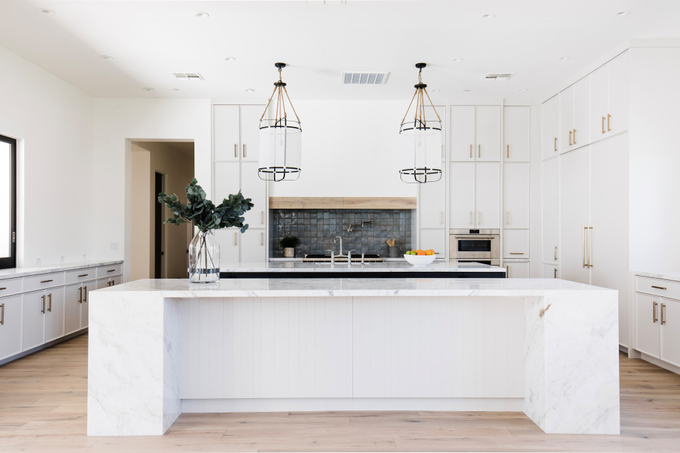 Example of a transitional kitchen design in Phoenix