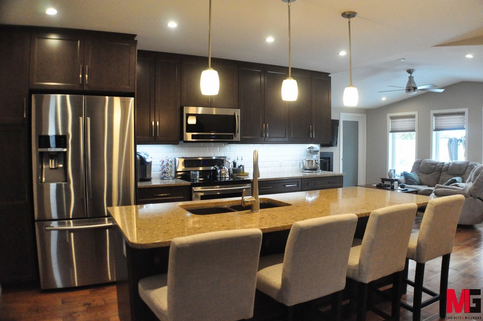 Kitchen - transitional kitchen idea