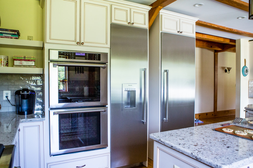 Transitional kitchen photo in Baltimore