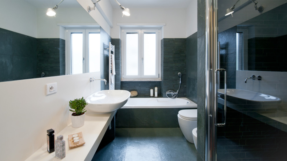 Photo of a contemporary bathroom in Rome.