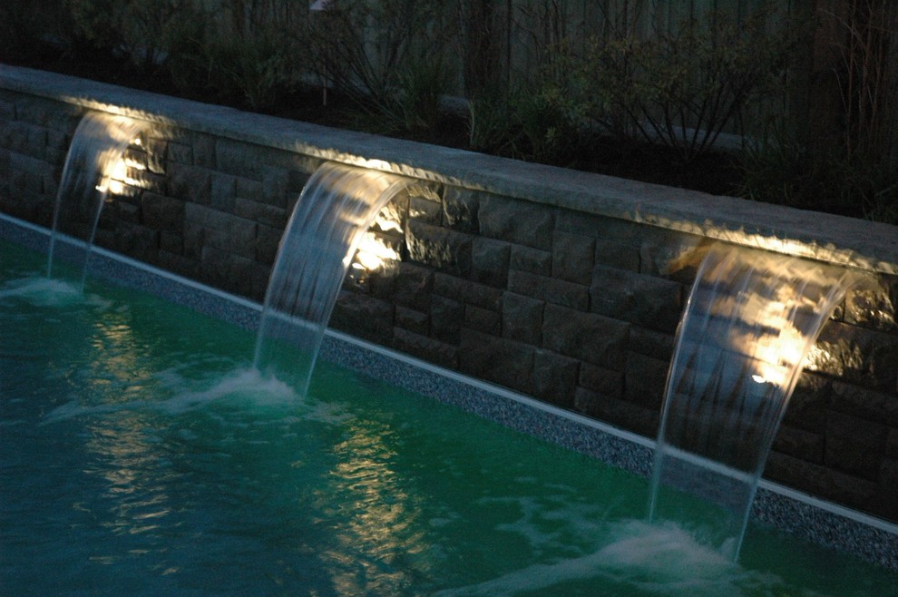 Design ideas for a contemporary pool in Toronto.