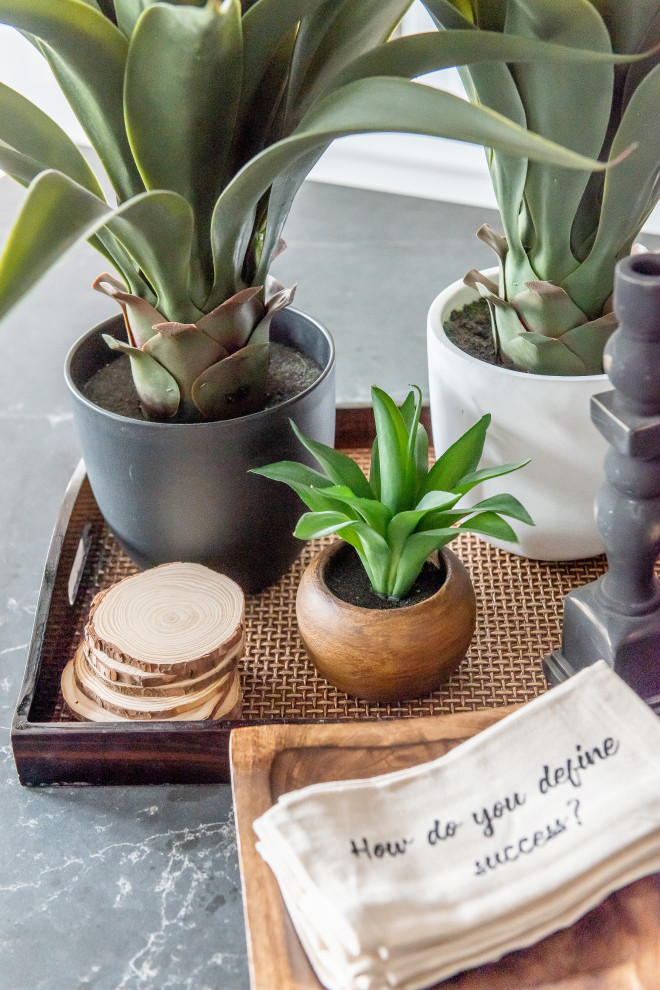 Home design - transitional home design idea in Toronto