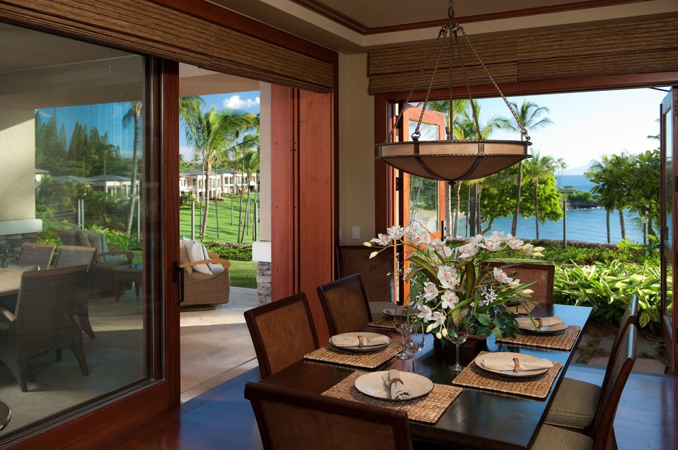 Photo of a tropical dining room in Hawaii.