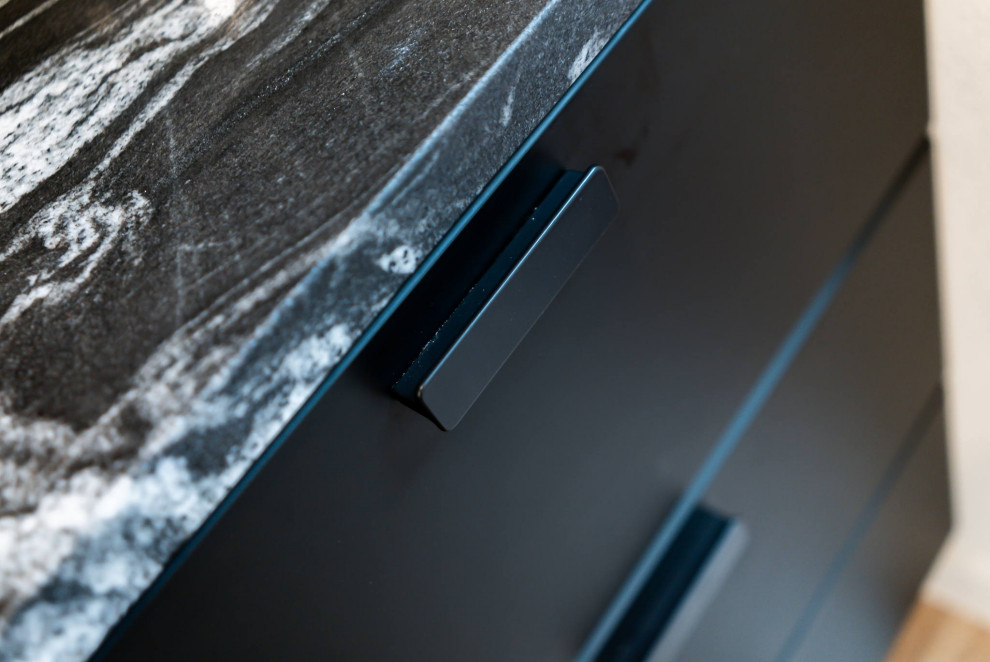 Inspiration for a modern kitchen remodel in Austin