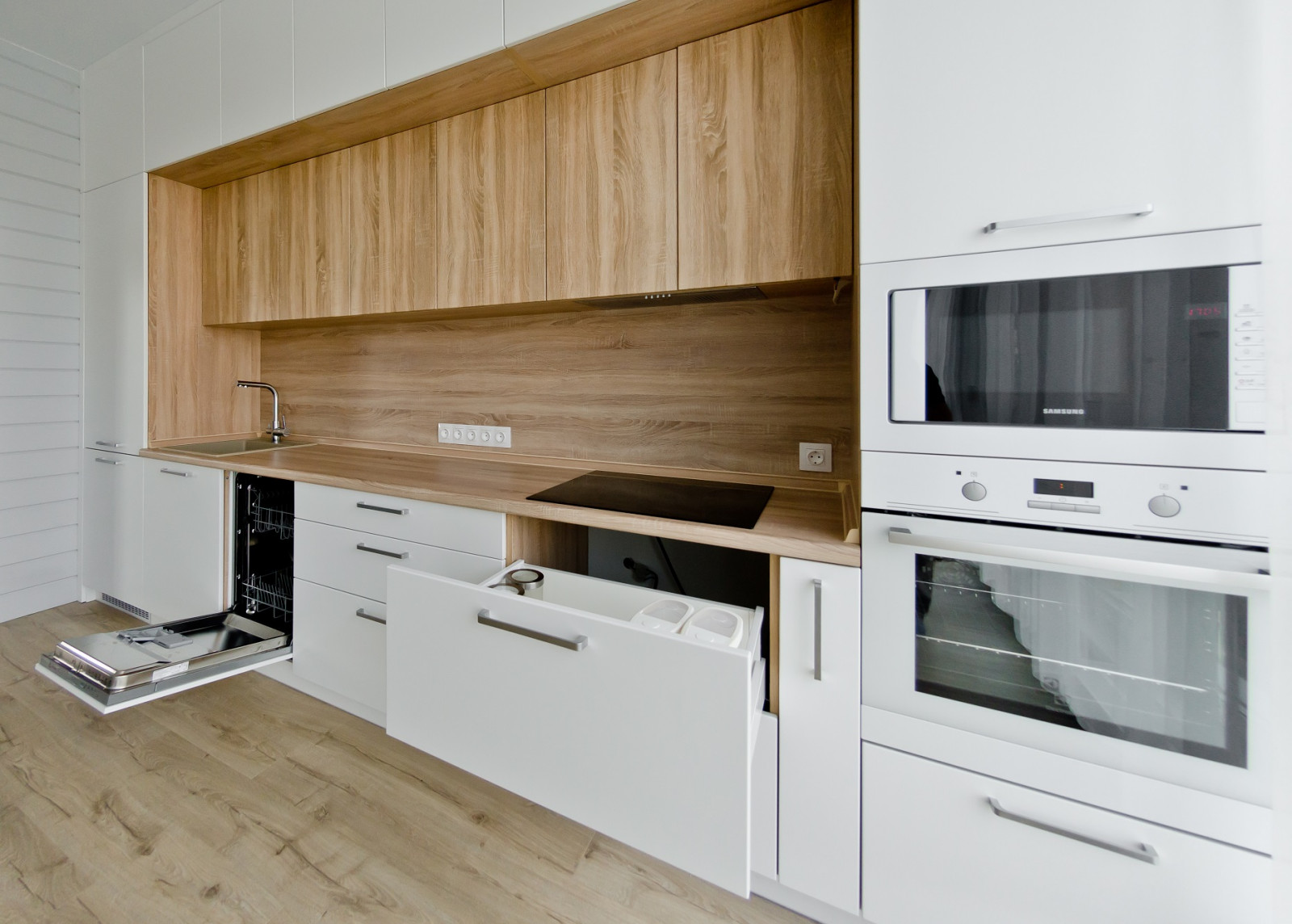 Белая кухня в скандинавском стиле на проспекте Весеннем.