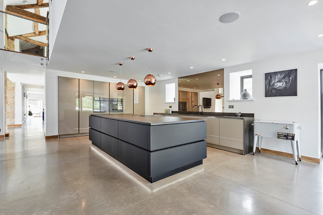 Barn conversion - Black & Magic Grey handle-less kitchen contemporary-kitchen