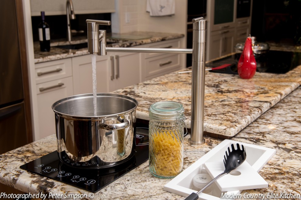Transitional kitchen photo in Miami