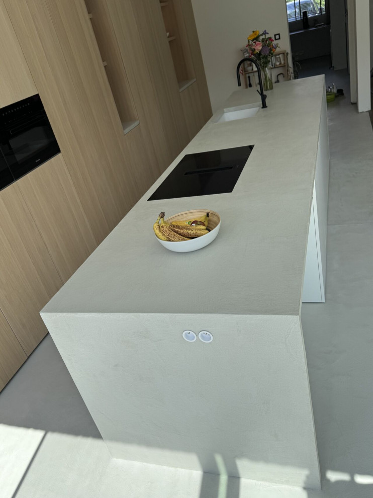 Экостиль в деталях: столешница, пол и полки с эффектом микроцемента