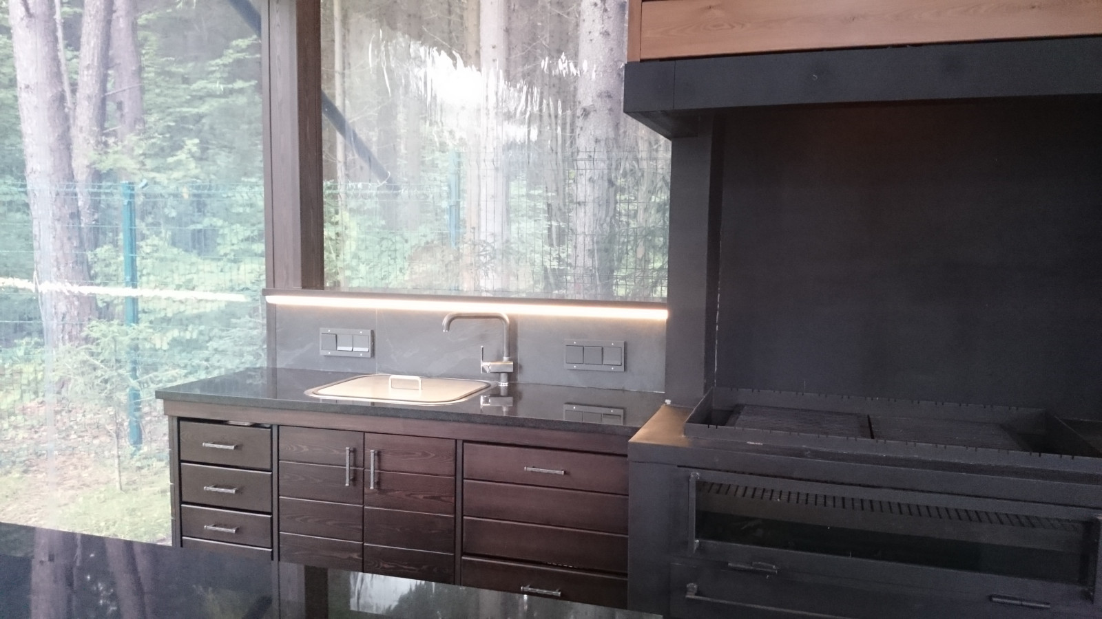 Беседка–барбекю в п. «Заокские просторы»