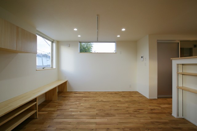 開放感あふれる三階建の家 salon