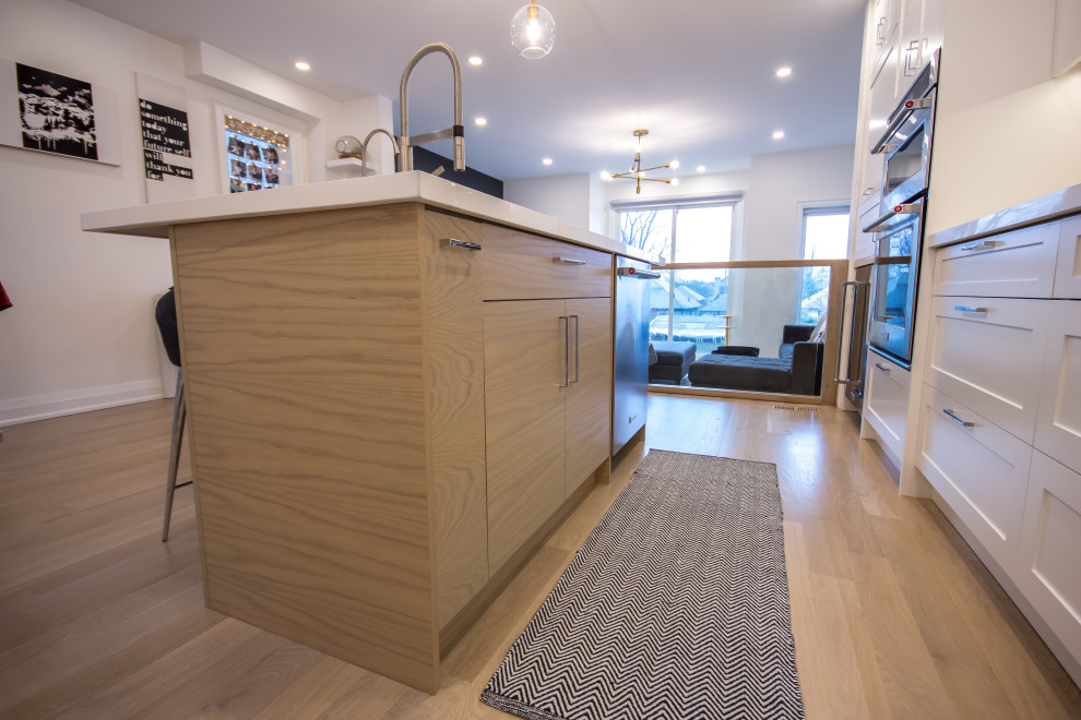 Kitchen - transitional kitchen idea in Toronto