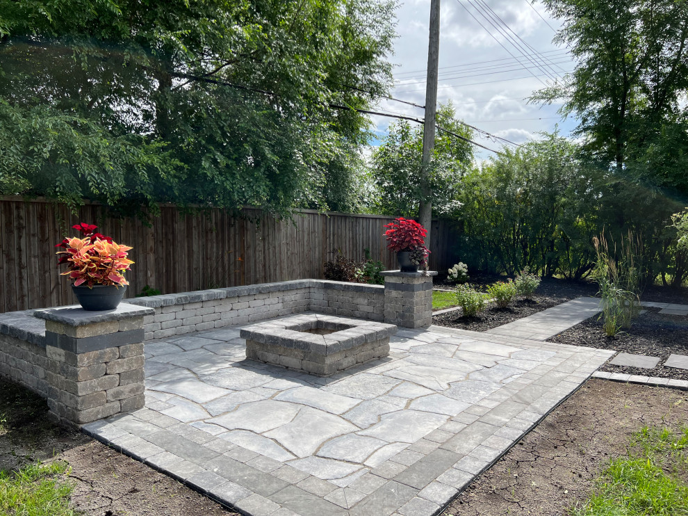 Pillar Patio Nook