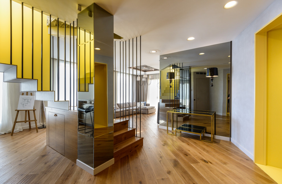 Интерьер с жёлтым