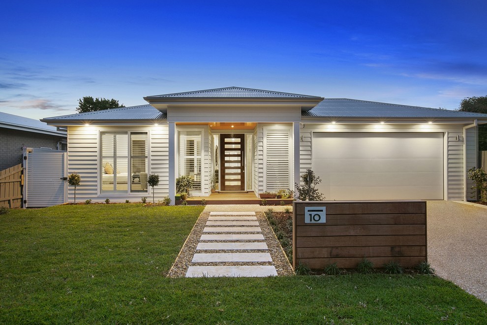 Photo of a beach style exterior in Melbourne.