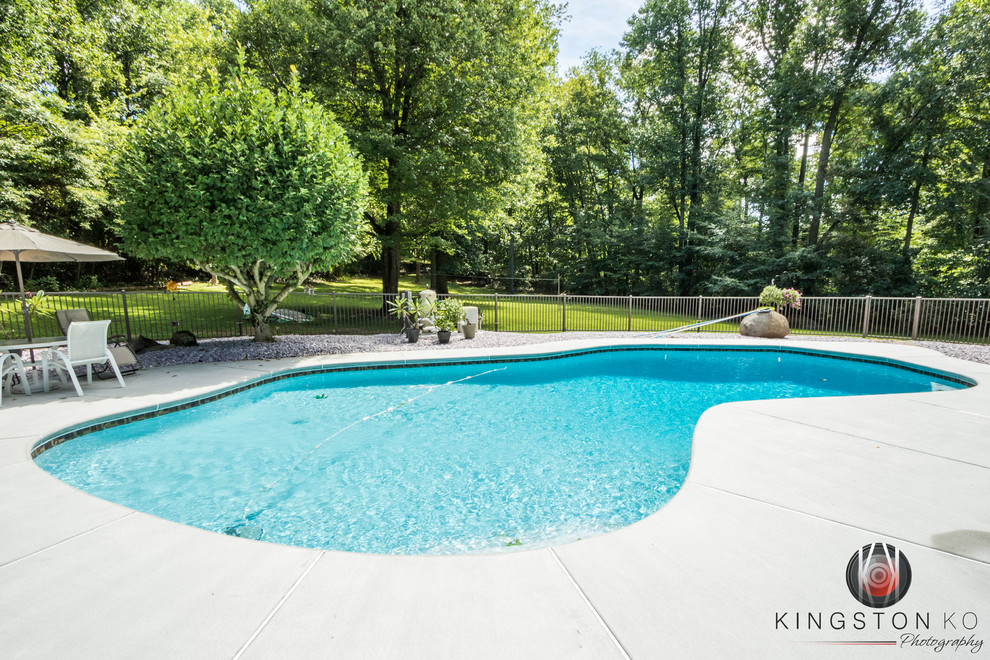 Inspiration for a mid-sized transitional backyard kidney-shaped pool remodel in Philadelphia