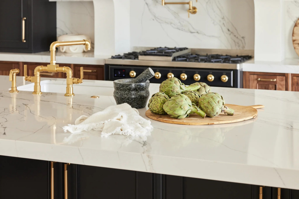 Home design - transitional home design idea in Phoenix
