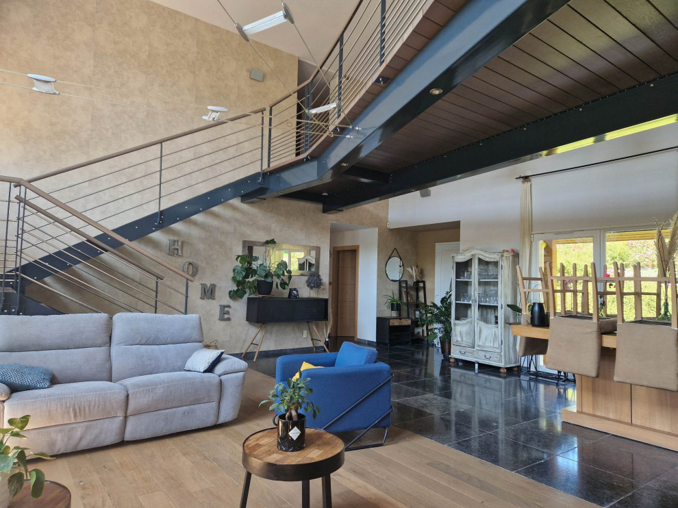 Décoration d'une pièce de vie style loft industriel