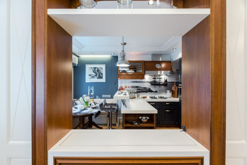 Кухня с иллюминатором