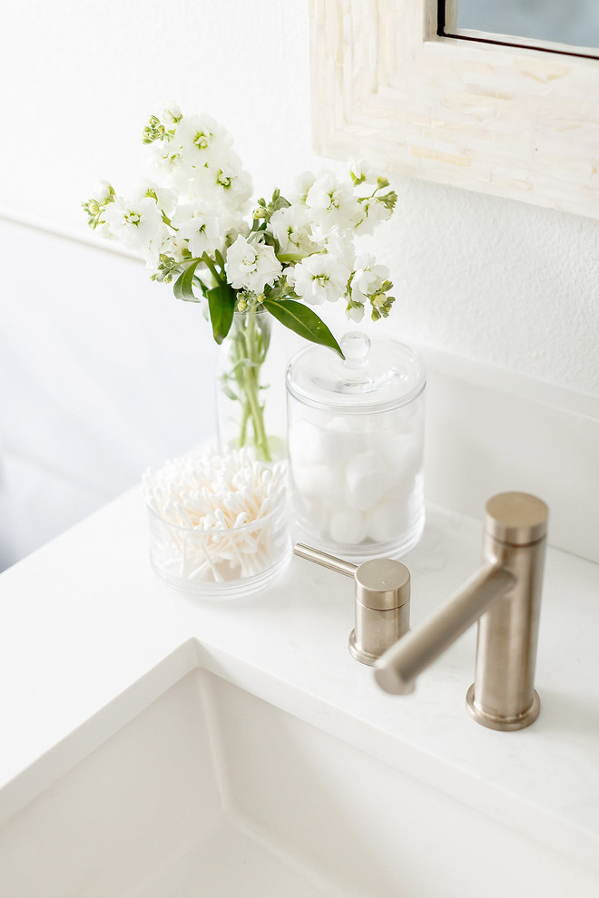 Home design - transitional home design idea in Austin
