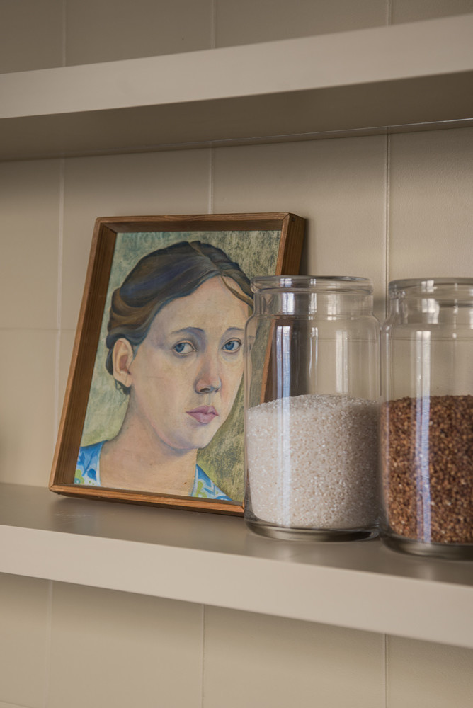 Бутылка кефира пол батона