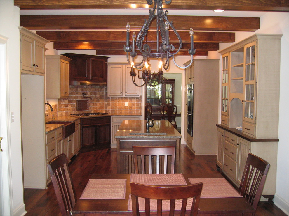Example of a mountain style eat-in kitchen design in Philadelphia with a farmhouse sink, granite countertops, multicolored backsplash, stainless steel appliances and an island