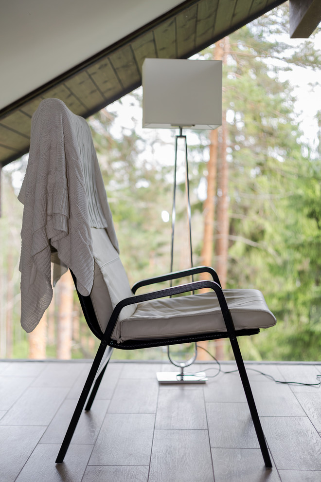 Стеклянный дом в лесу