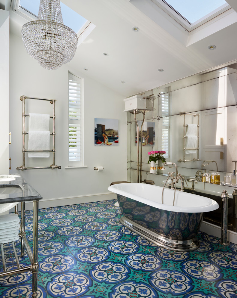 This is an example of a large traditional bathroom in London.