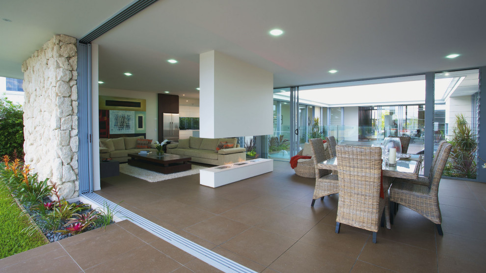 This is an example of a modern living room in Sunshine Coast.