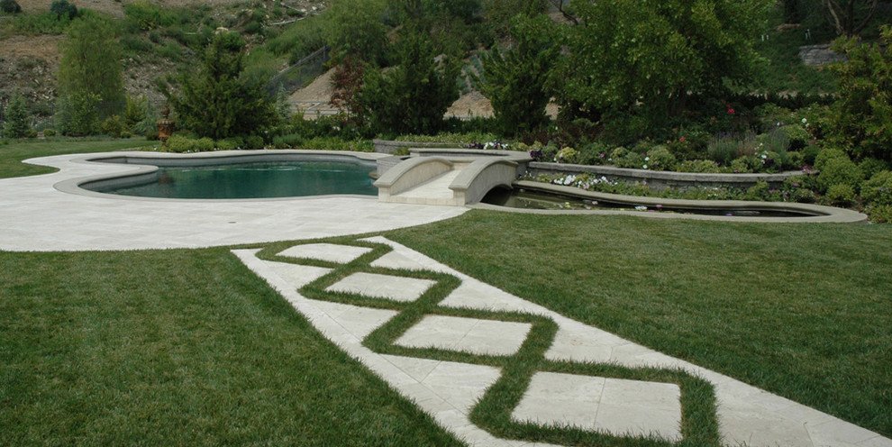 Traditional custom-shaped pool in Los Angeles.