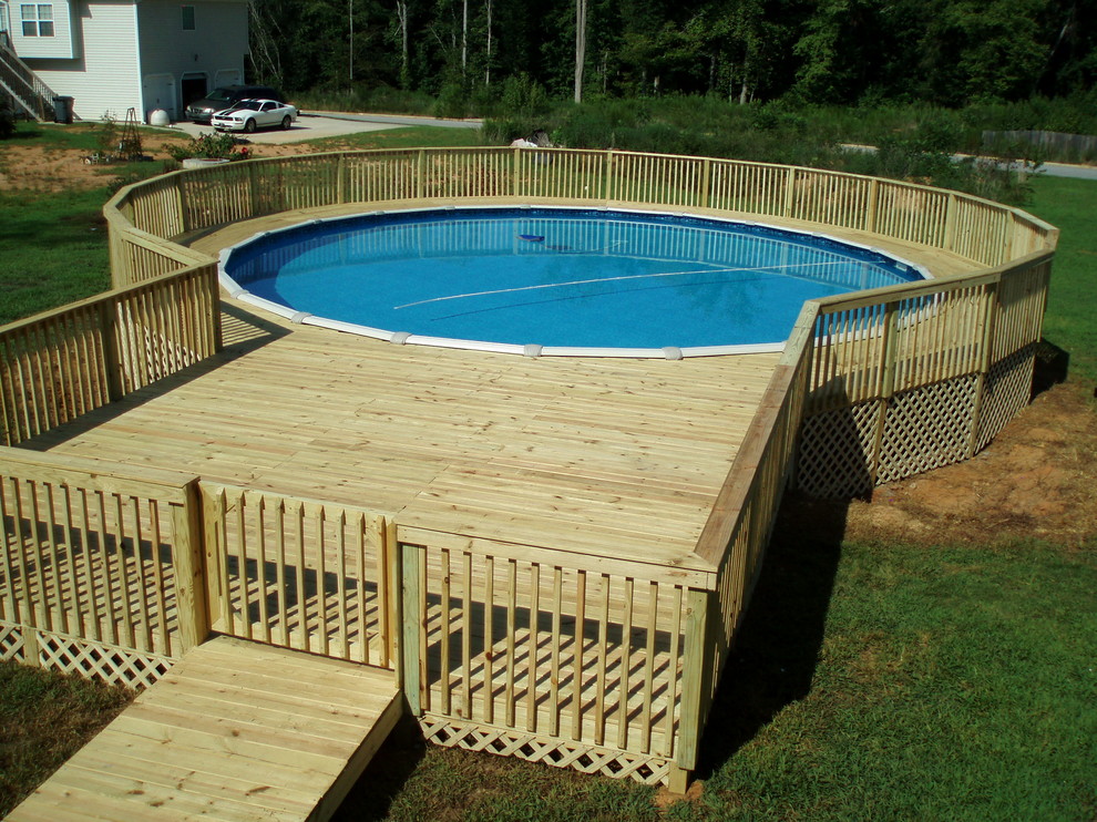 Photo of a mid-sized traditional backyard deck in Atlanta with no cover.