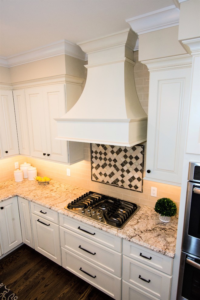 Example of a transitional kitchen design in St Louis