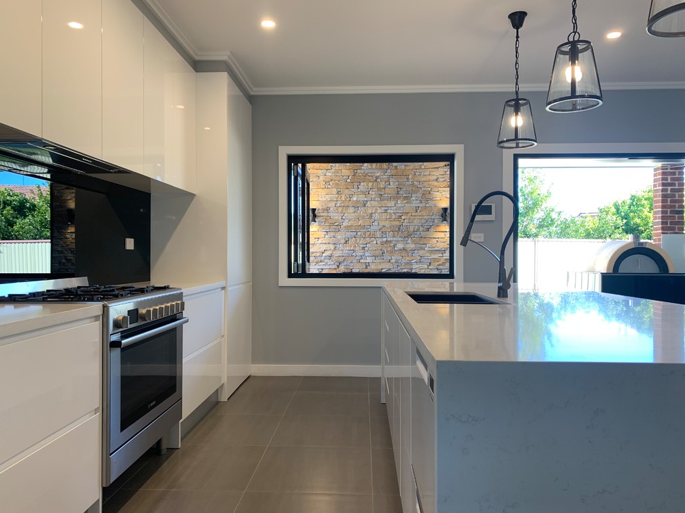 Design ideas for a contemporary kitchen in Sydney.