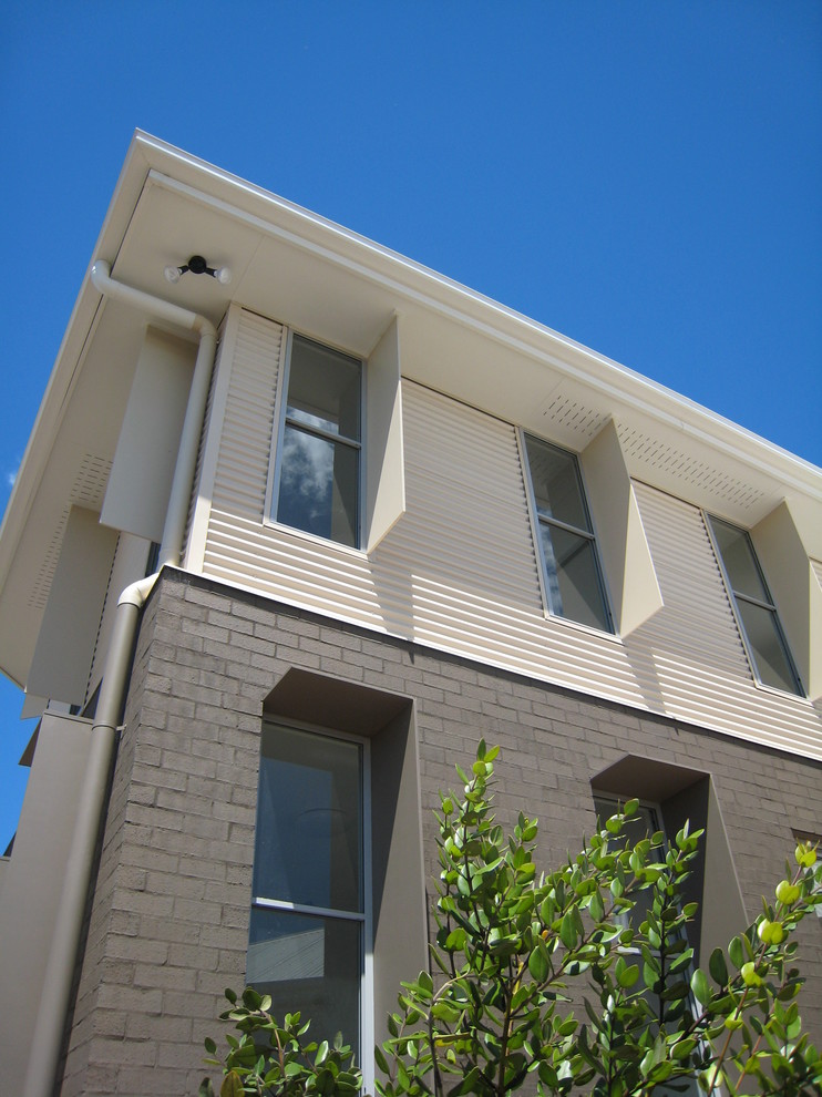 Photo of a contemporary exterior in Brisbane.