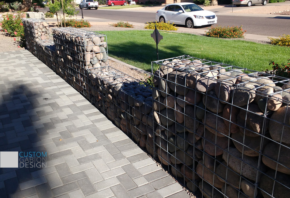 Design ideas for a rustic front yard landscaping in Phoenix.