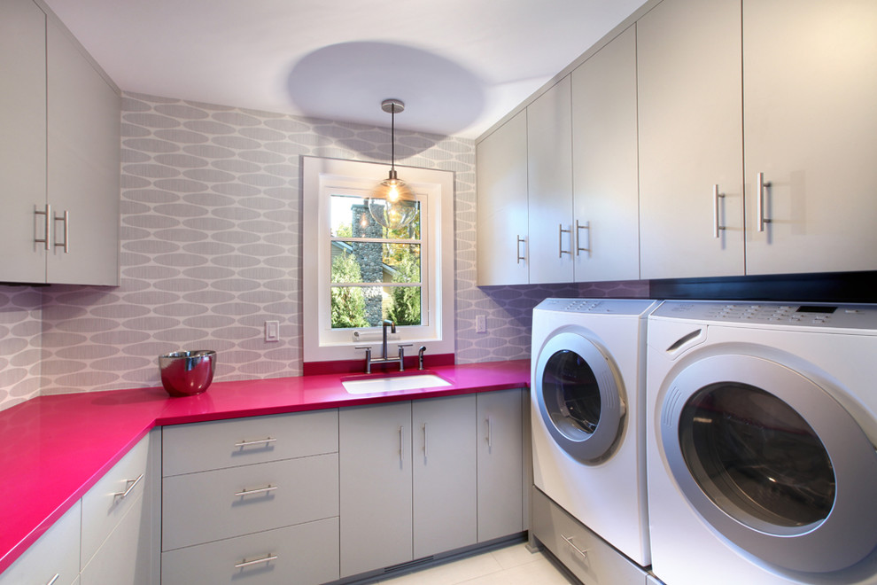 Photo of a contemporary laundry room in Grand Rapids.