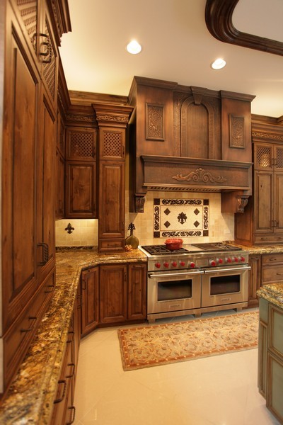 This is an example of a traditional kitchen in Chicago.