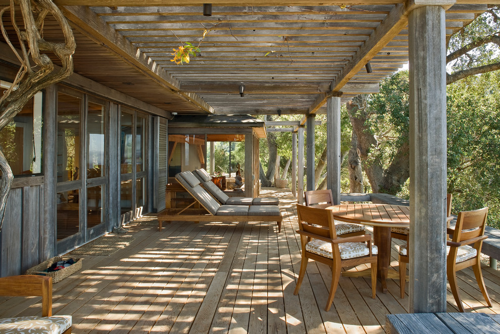 Photo of a country deck in San Francisco with a pergola.
