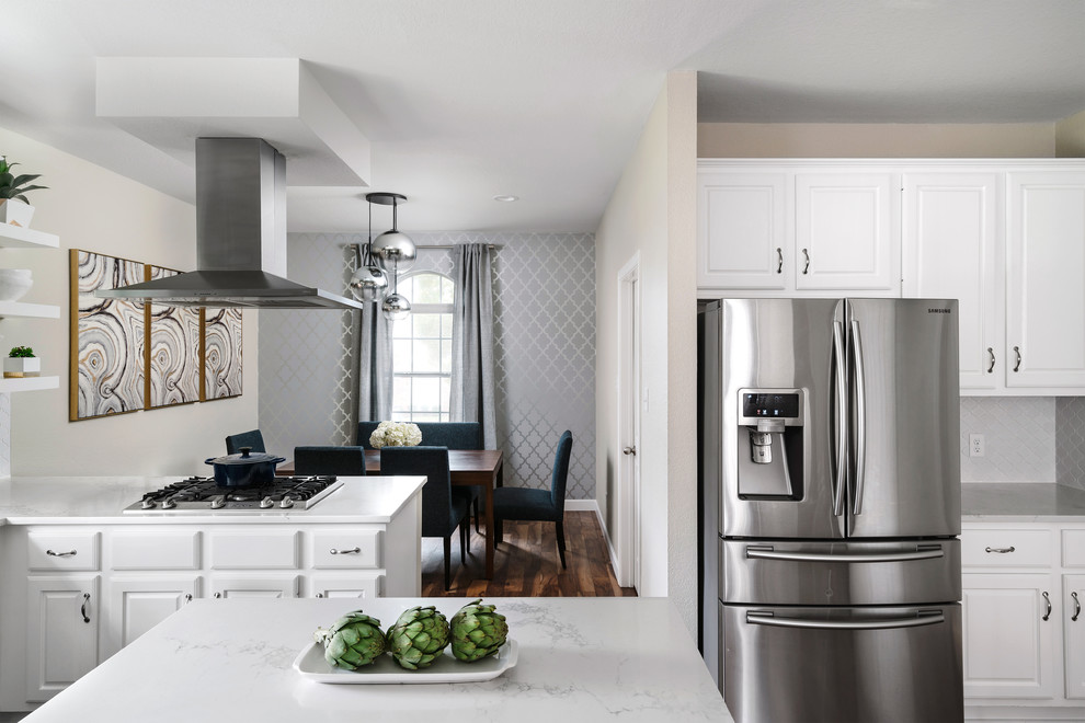 Example of a transitional kitchen design in Austin