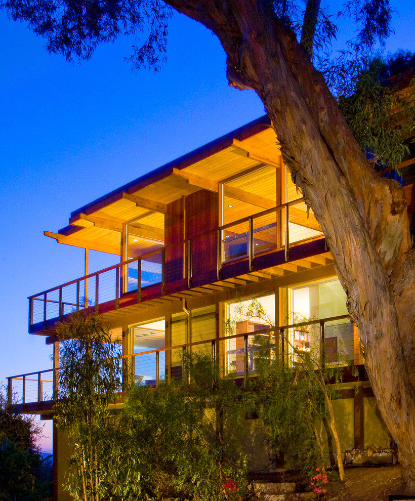 Design ideas for a contemporary exterior in Santa Barbara.