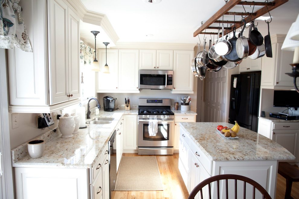 Photo of a medium sized classic kitchen in Baltimore.