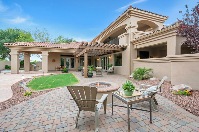 Backyard di-transizione-patio