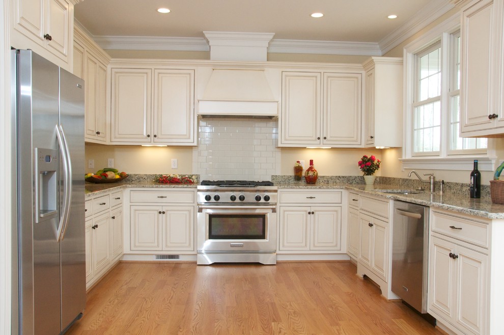 Williamsburg Opaque with Glaze kitchen