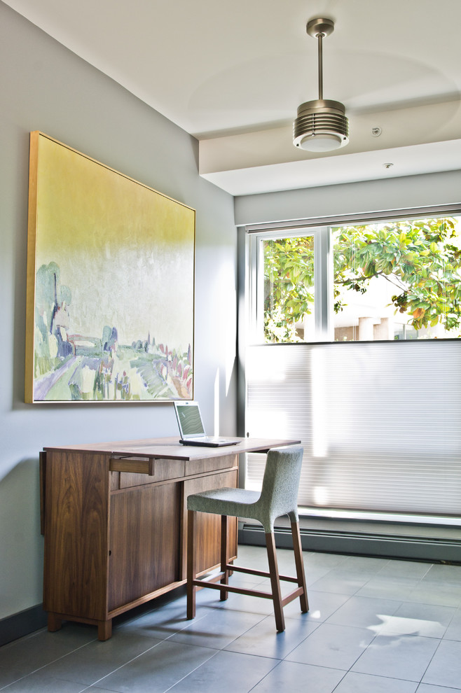 This is an example of a modern home office in Vancouver with grey walls.