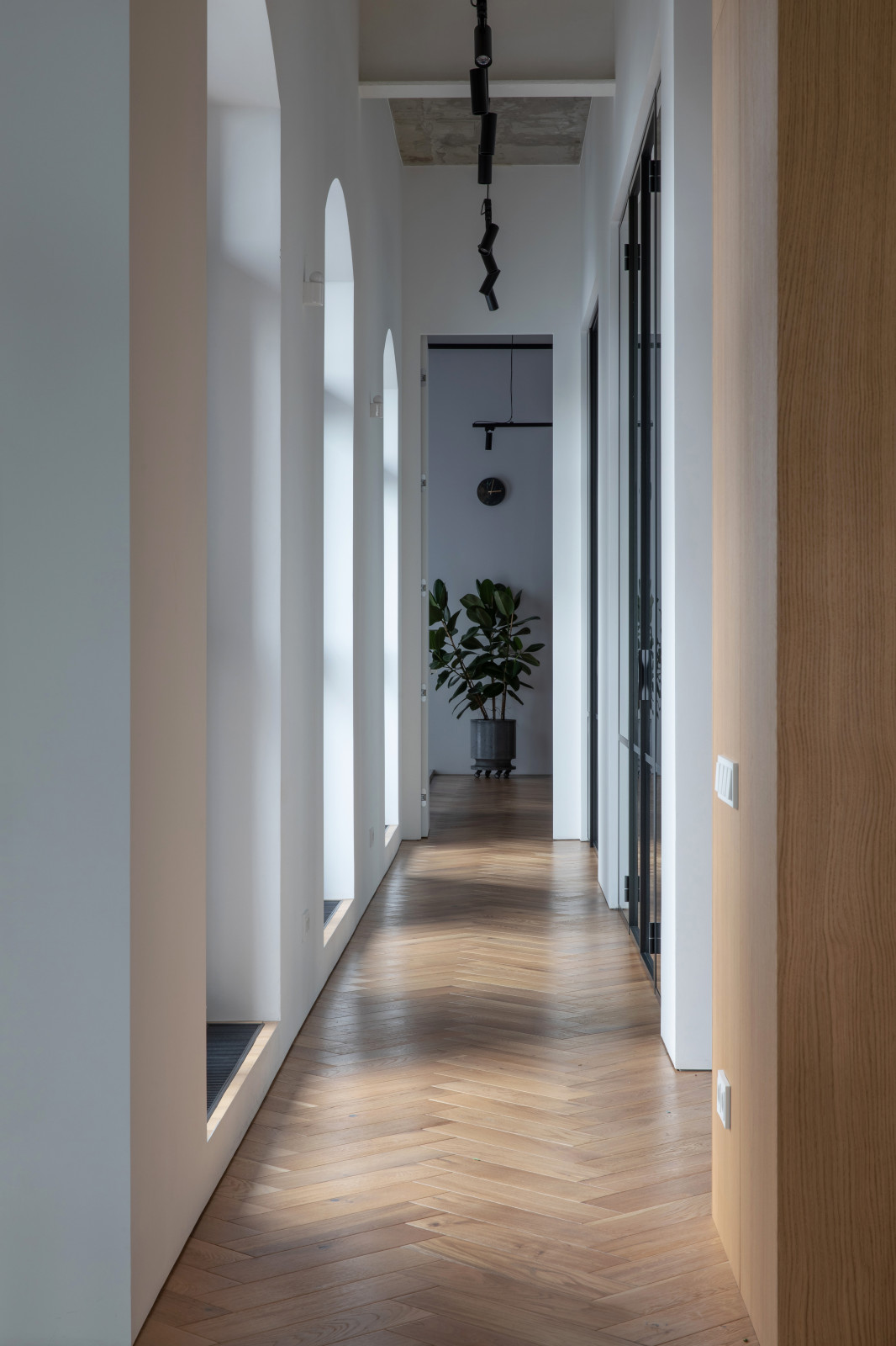 Минималистичная квартира в лофт-апартаментах в Москве