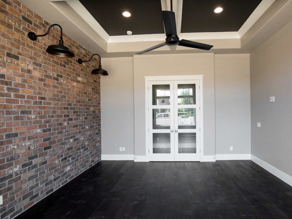 Example of a transitional home design design in Phoenix