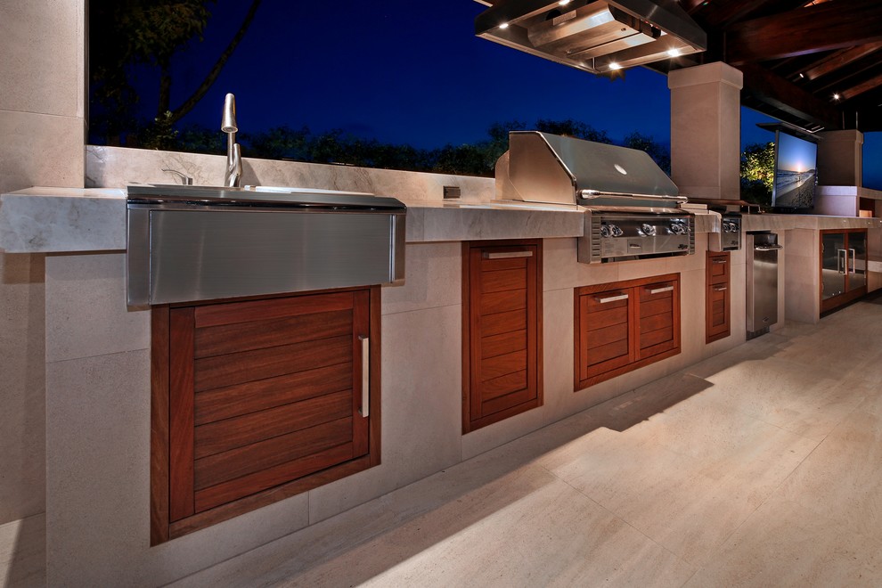 Example of a transitional kitchen design in Orange County