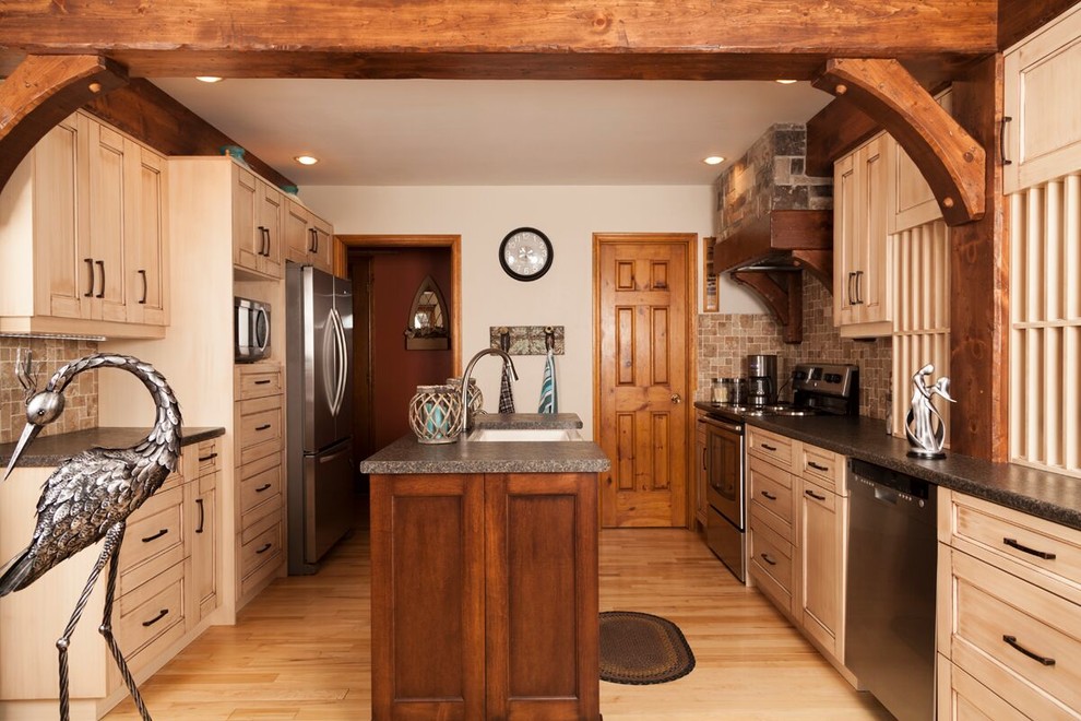 Kitchen - rustic kitchen idea in Toronto
