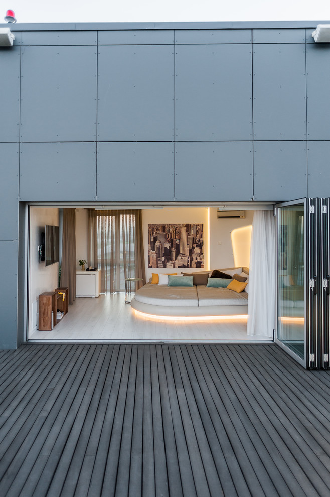 Светлый hi-tech